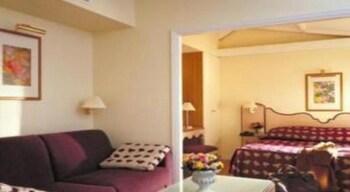 Hotel Unic Renoir Saint Germain Paris