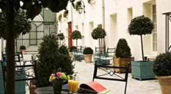 Hotel Unic Renoir Saint Germain Paris